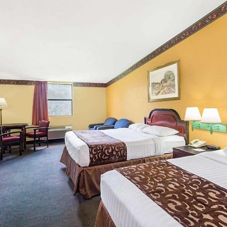 Howard Johnson By Wyndham Lake City Exterior foto