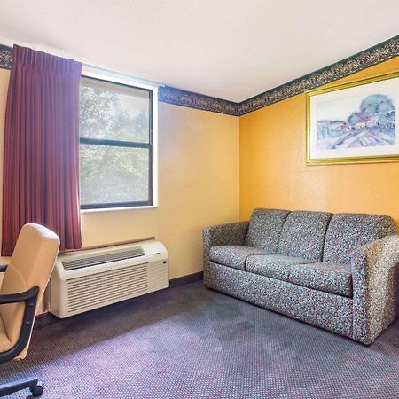 Howard Johnson By Wyndham Lake City Exterior foto