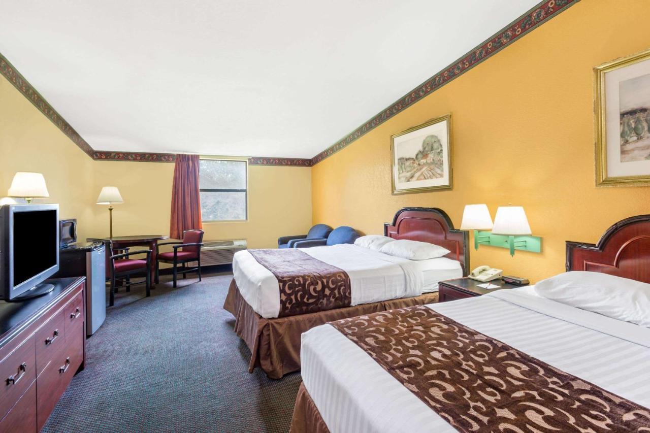 Howard Johnson By Wyndham Lake City Exterior foto