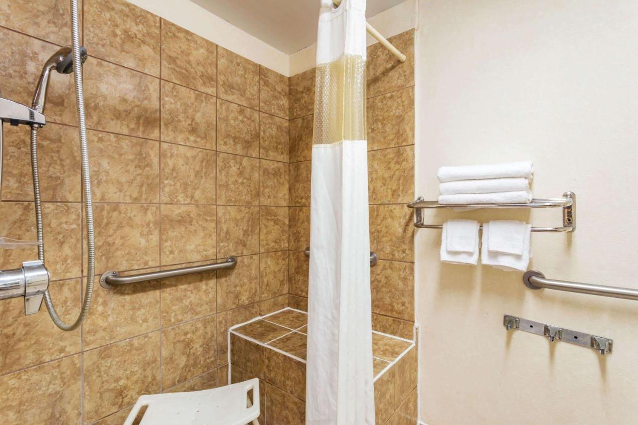 Howard Johnson By Wyndham Lake City Exterior foto