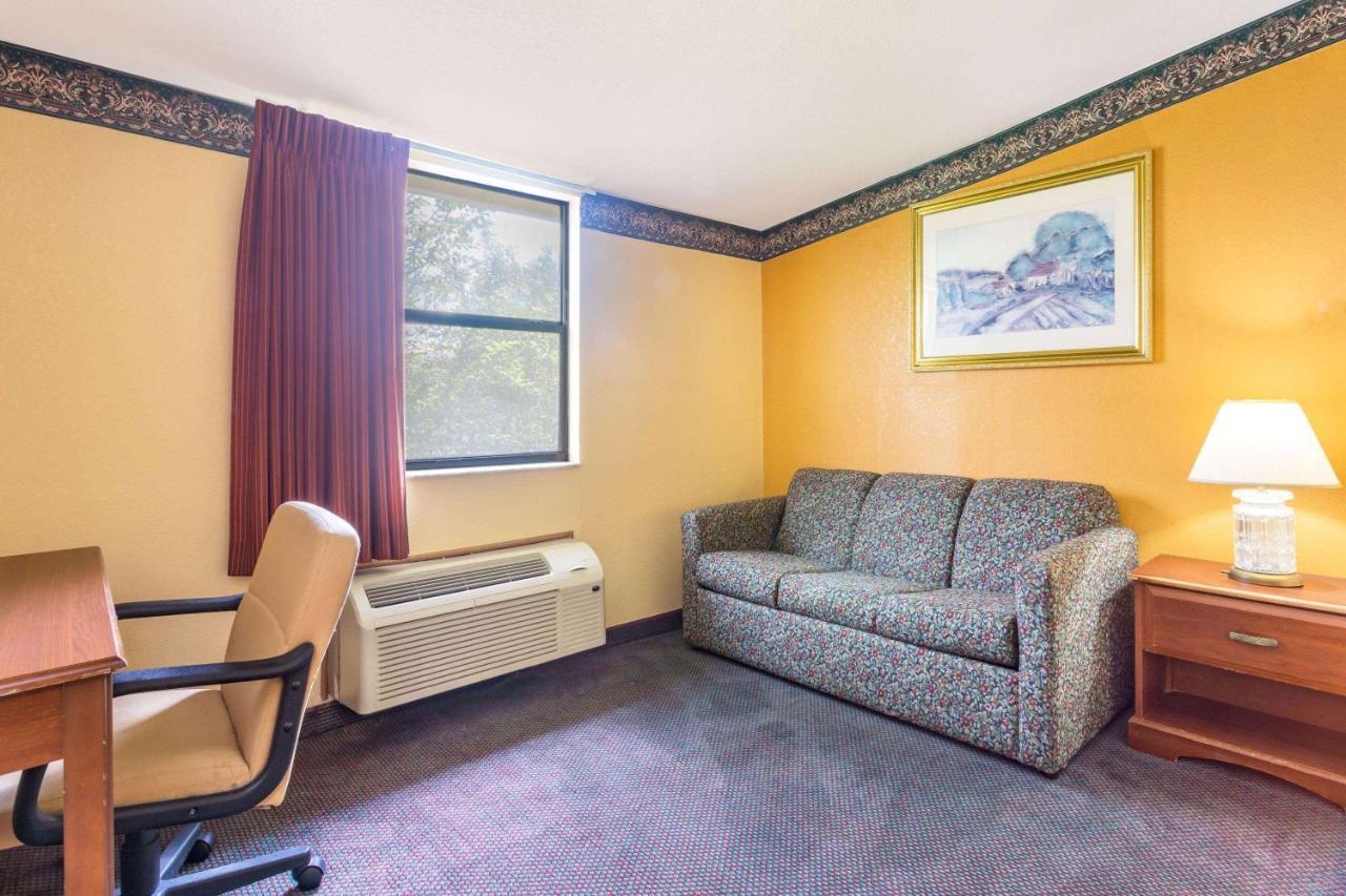 Howard Johnson By Wyndham Lake City Exterior foto