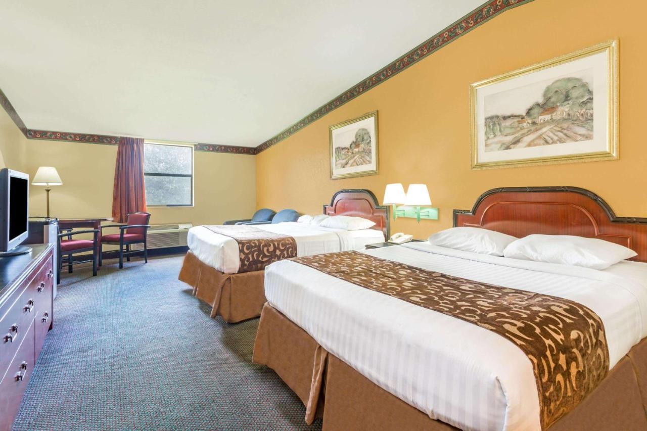 Howard Johnson By Wyndham Lake City Exterior foto