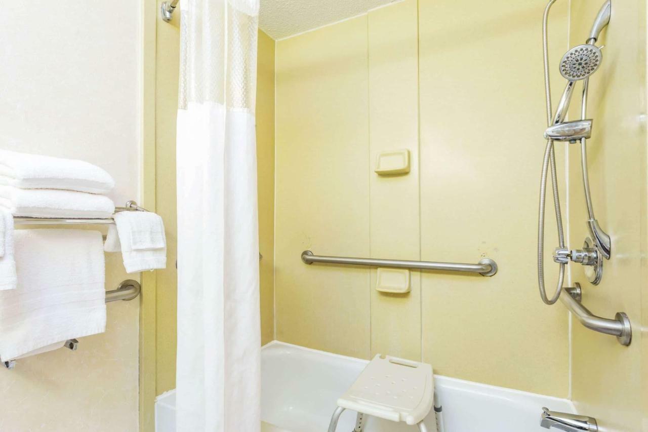 Howard Johnson By Wyndham Lake City Exterior foto